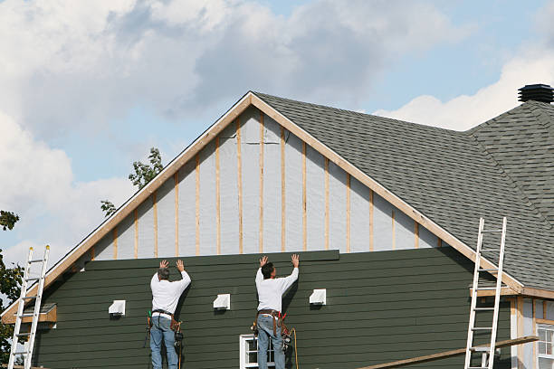 Professional Siding technician working in Greenlawn, NY